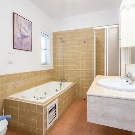 Adella * Тиас
